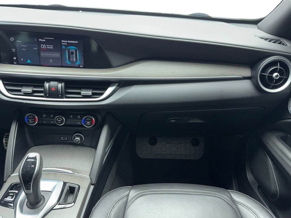 Used 2022 Alfa Romeo Stelvio Ti AWD/4WD image 14