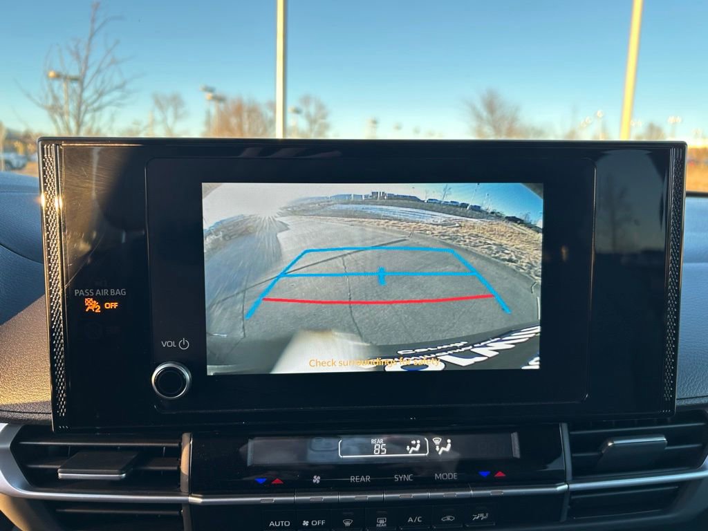 Used 2025 Toyota Sienna LE image 16