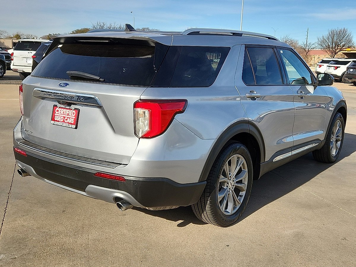 Used 2023 Ford Explorer Limited image 3