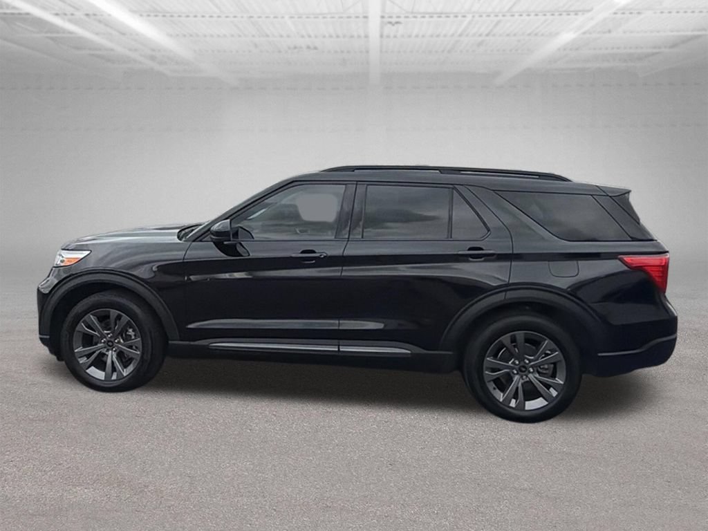 Used 2023 Ford Explorer XLT w/ Equipment Group 202A AWD/4WD image 7