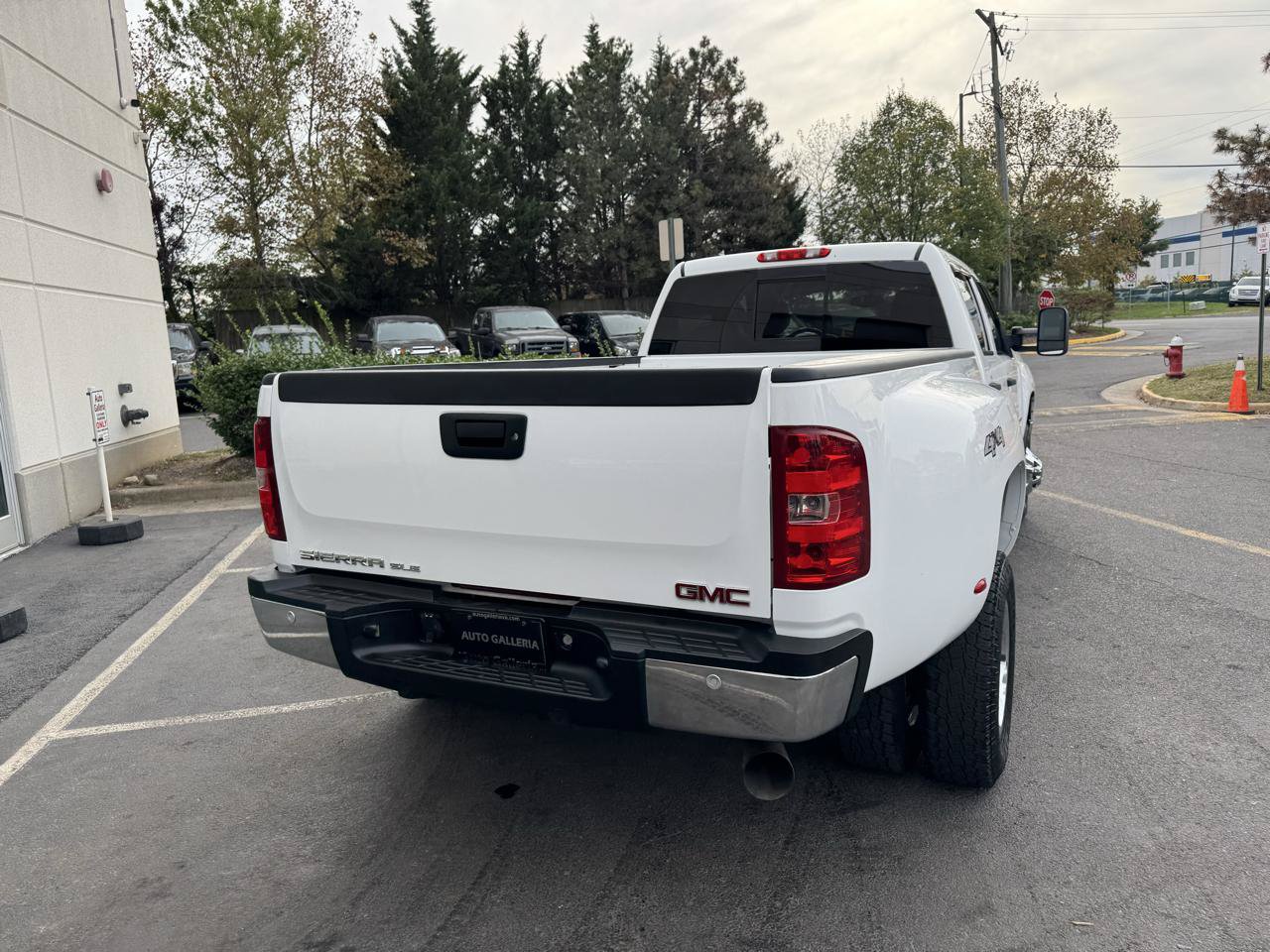 Used 2011 GMC Sierra 3500 SLE w/ SLE Preferred Package AWD/4WD image 5