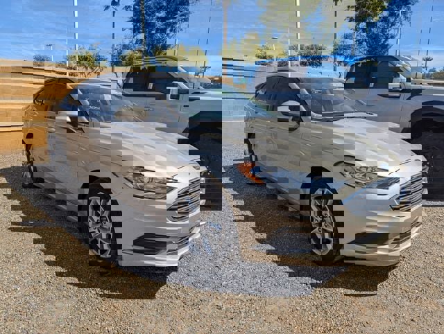 Used 2018 Ford Fusion SE w/ Fusion SE Technology Package image 3