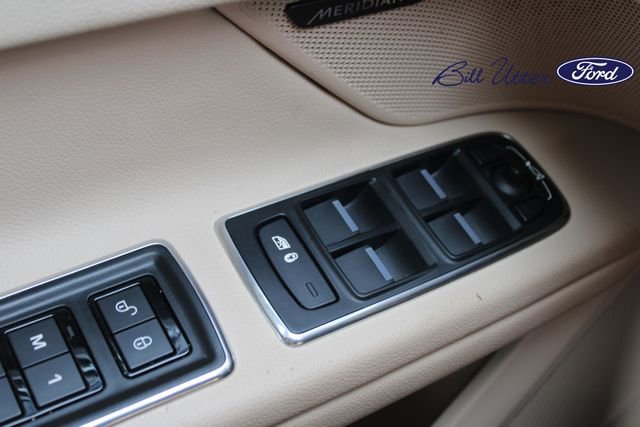 Used 2016 Jaguar XF Premium RWD image 23