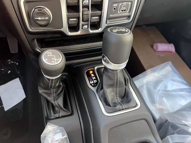New 2026 Jeep Wrangler Unlimited Sahara AWD/4WD image 6