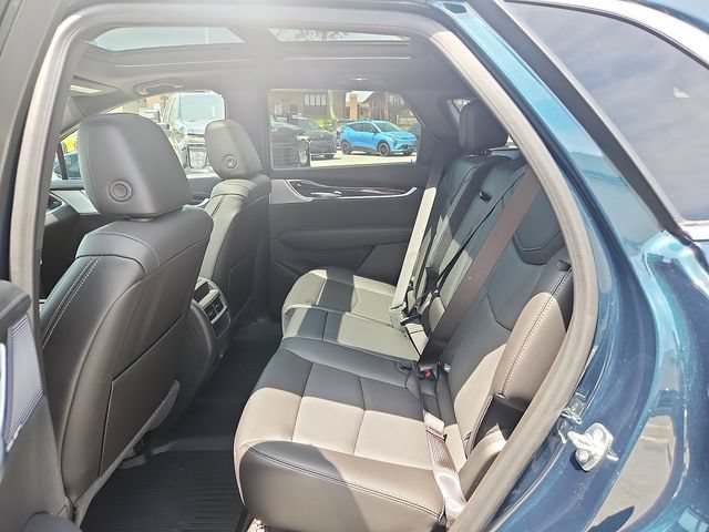 Certified 2025 Cadillac XT5 Premium Luxury w/ Technology Package AWD/4WD image 10