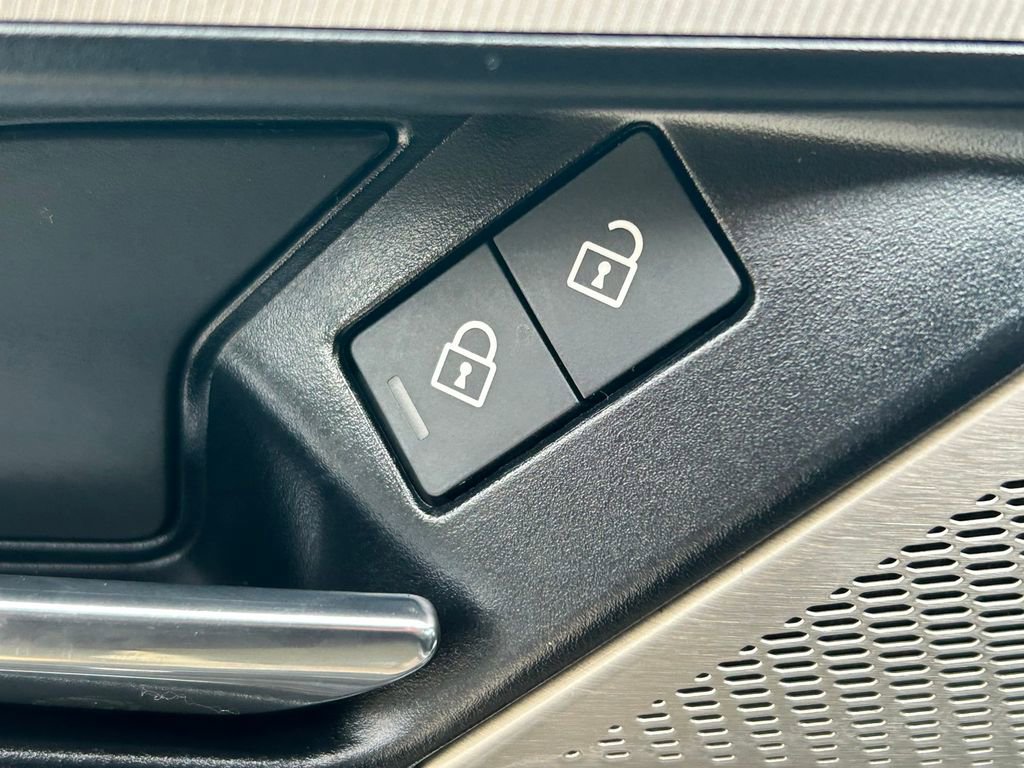 Used 2024 Jaguar F-PACE R-Dynamic S image 24