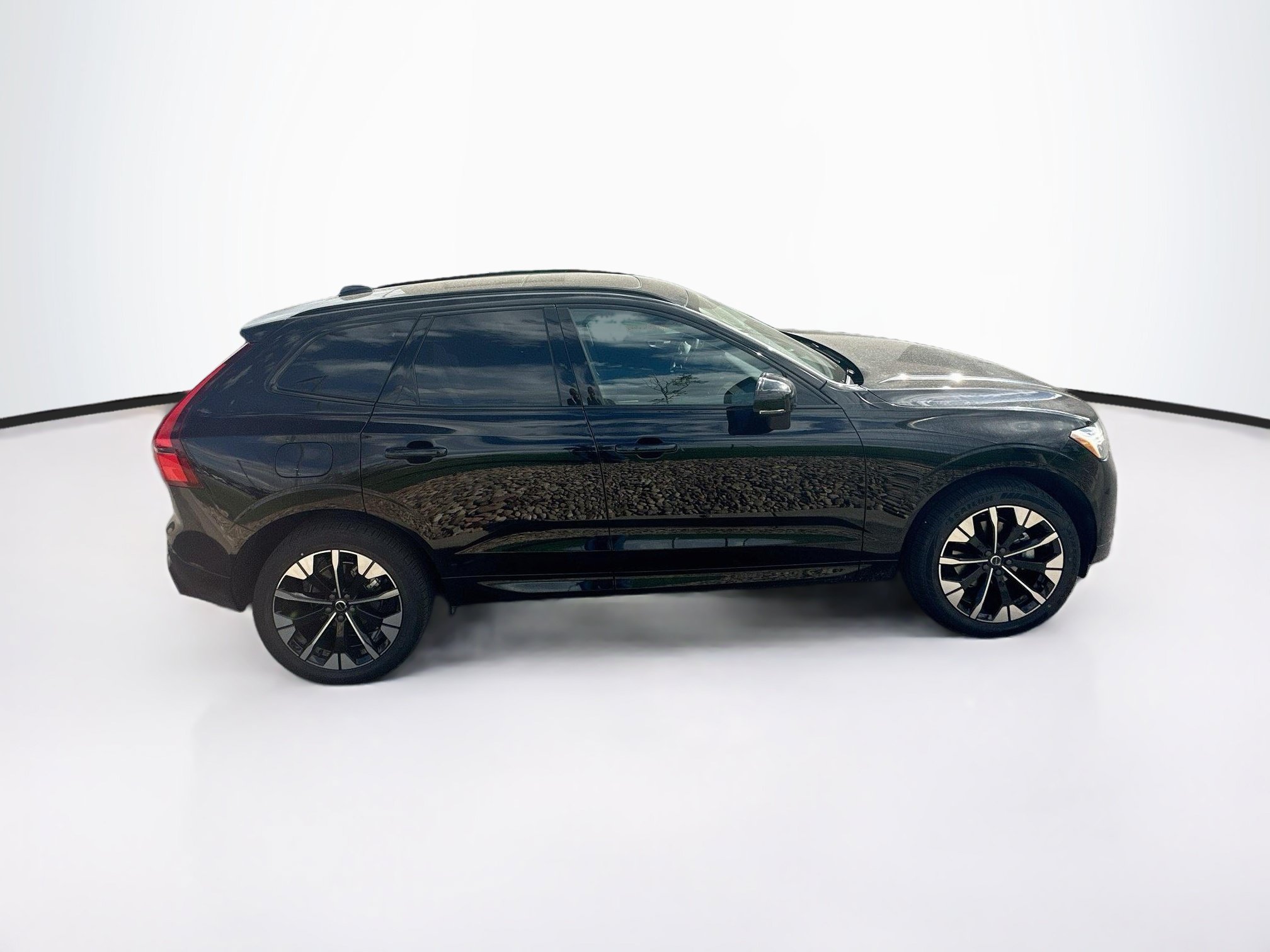 Used 2026 Volvo XC60 B5 Plus AWD/4WD image 10