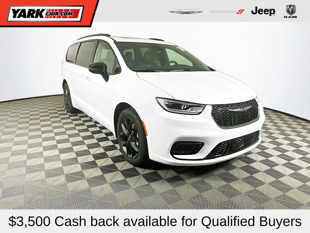 New 2026 Chrysler Pacifica Limited w/ S Appearance Package