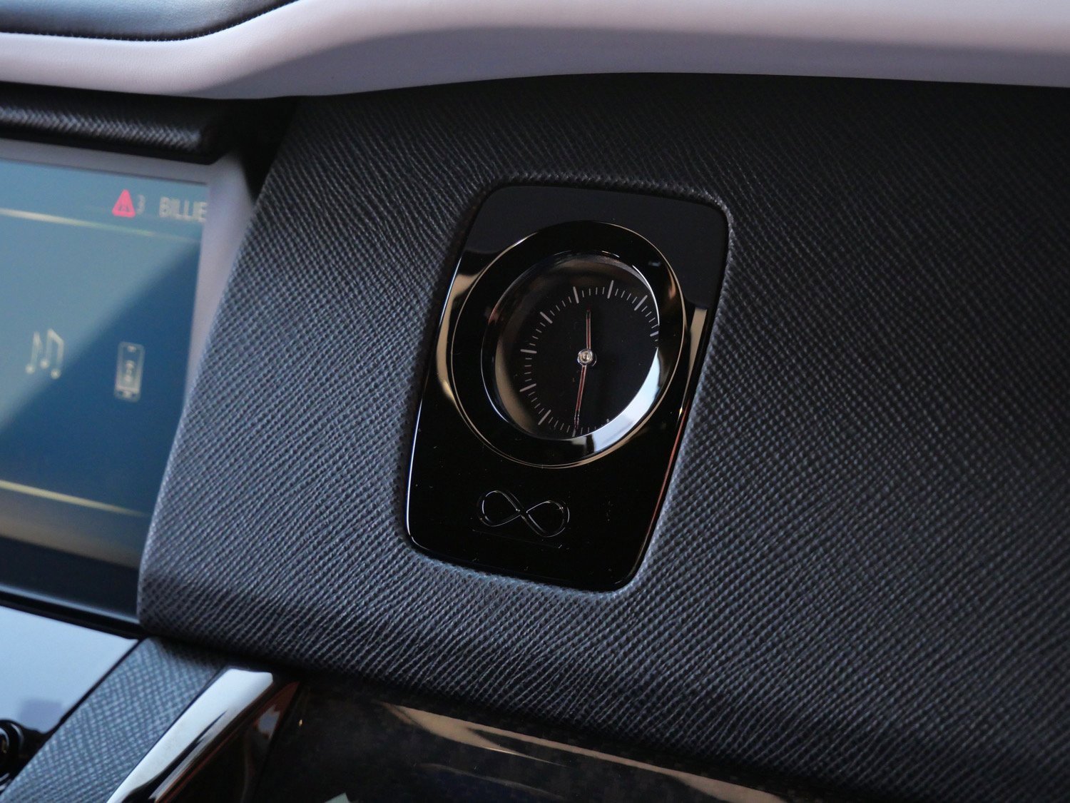 Used 2024 Rolls-Royce Cullinan Black Badge image 14