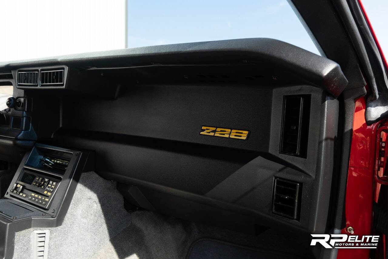 Used 1991 Chevrolet Camaro Z28 RWD image 92