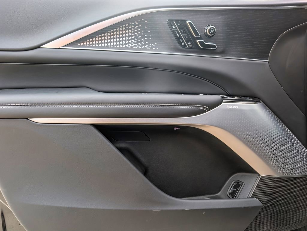 New 2026 Cadillac Lyriq V AWD/4WD image 10