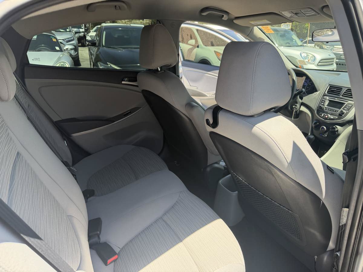 Used 2017 Hyundai Accent SE FWD image 13