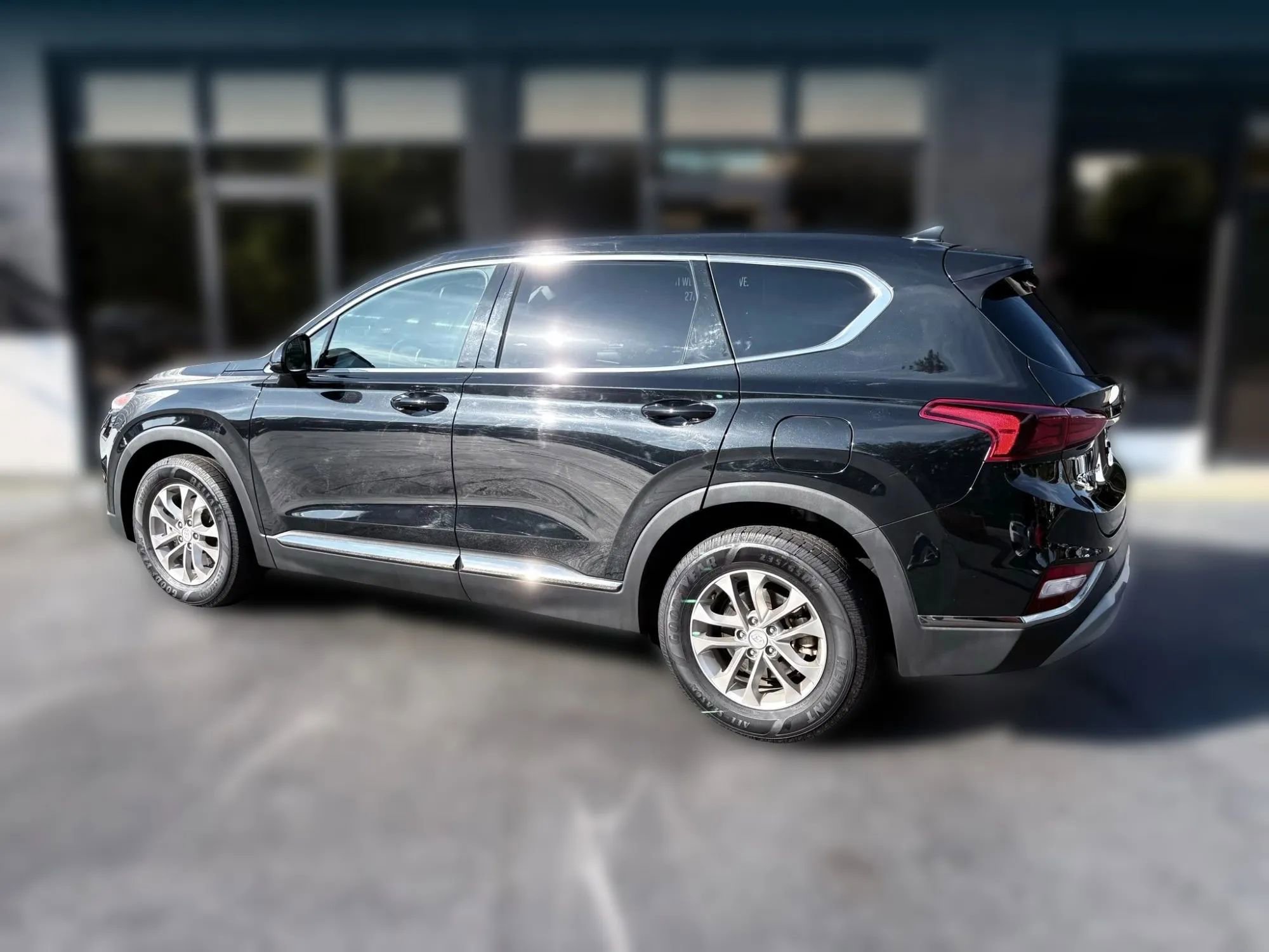 Used 2019 Hyundai Santa Fe SEL image 3