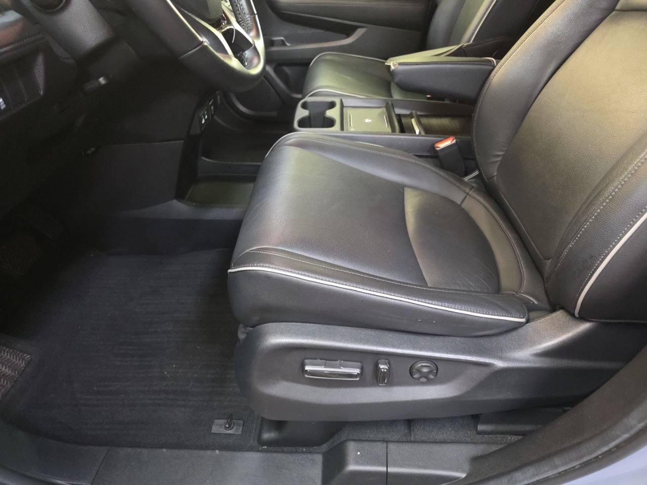 Used 2025 Honda Odyssey Touring image 14