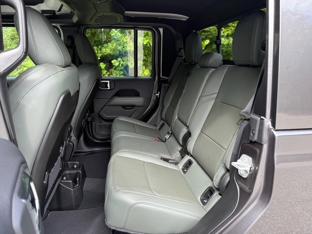 New 2025 Jeep Gladiator Mojave image 18