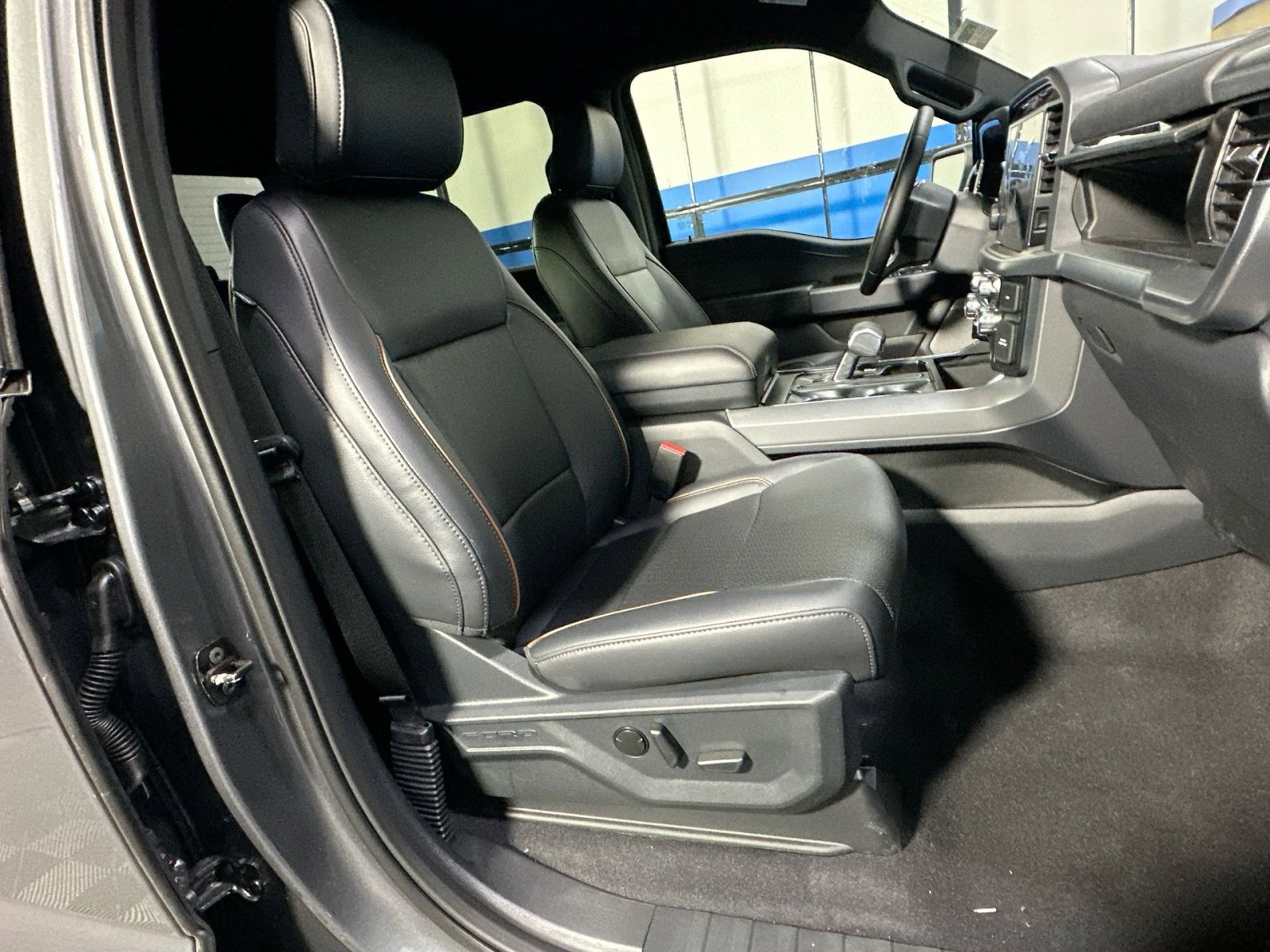 New 2025 Ford F150 Lariat w/ Equipment Group 501A Mid image 35