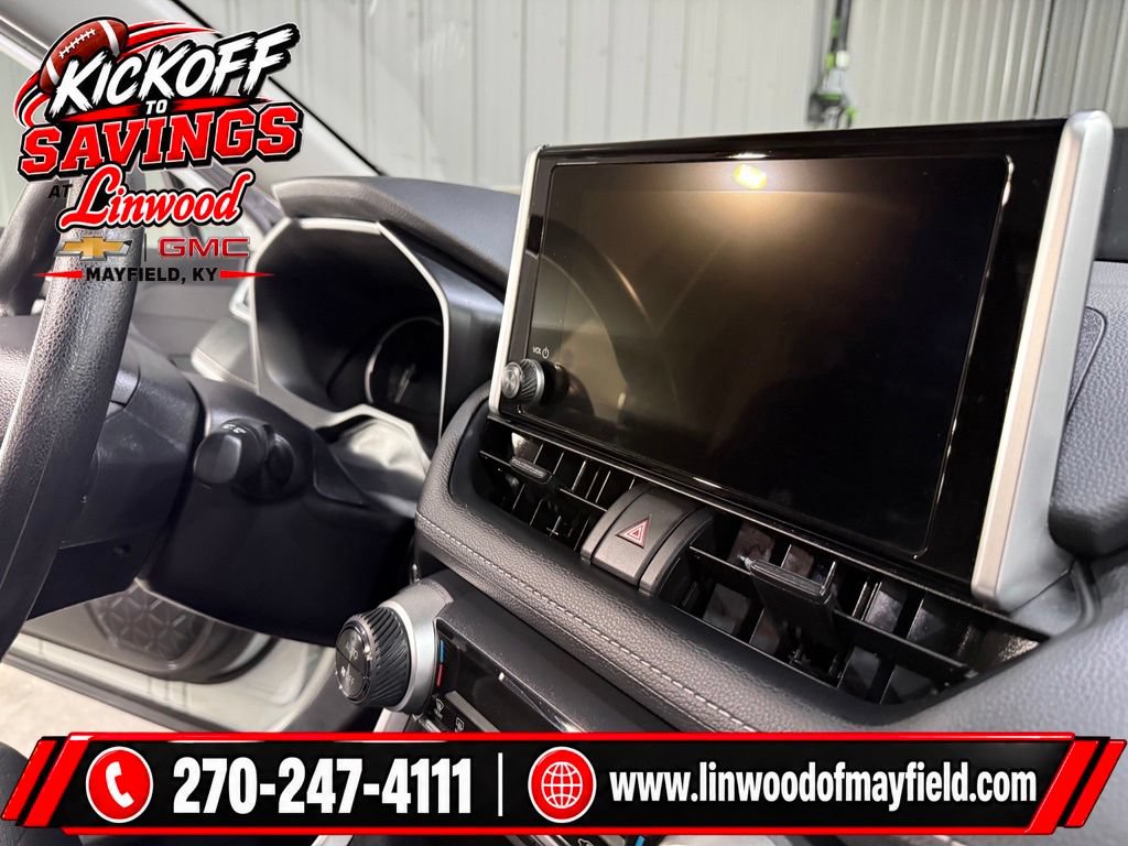 Used 2025 Toyota RAV4 XLE FWD image 29