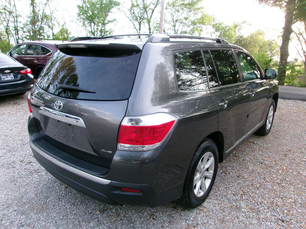 Used 2011 Toyota Highlander SE w/ Tow Pkg AWD/4WD image 17