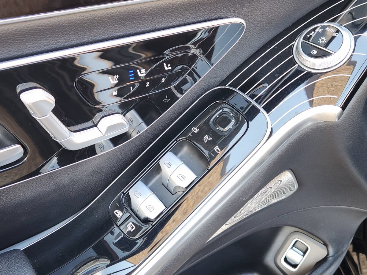 Used 2022 Mercedes-Benz S 580 4MATIC Sedan w/ AMG Line Package image 43