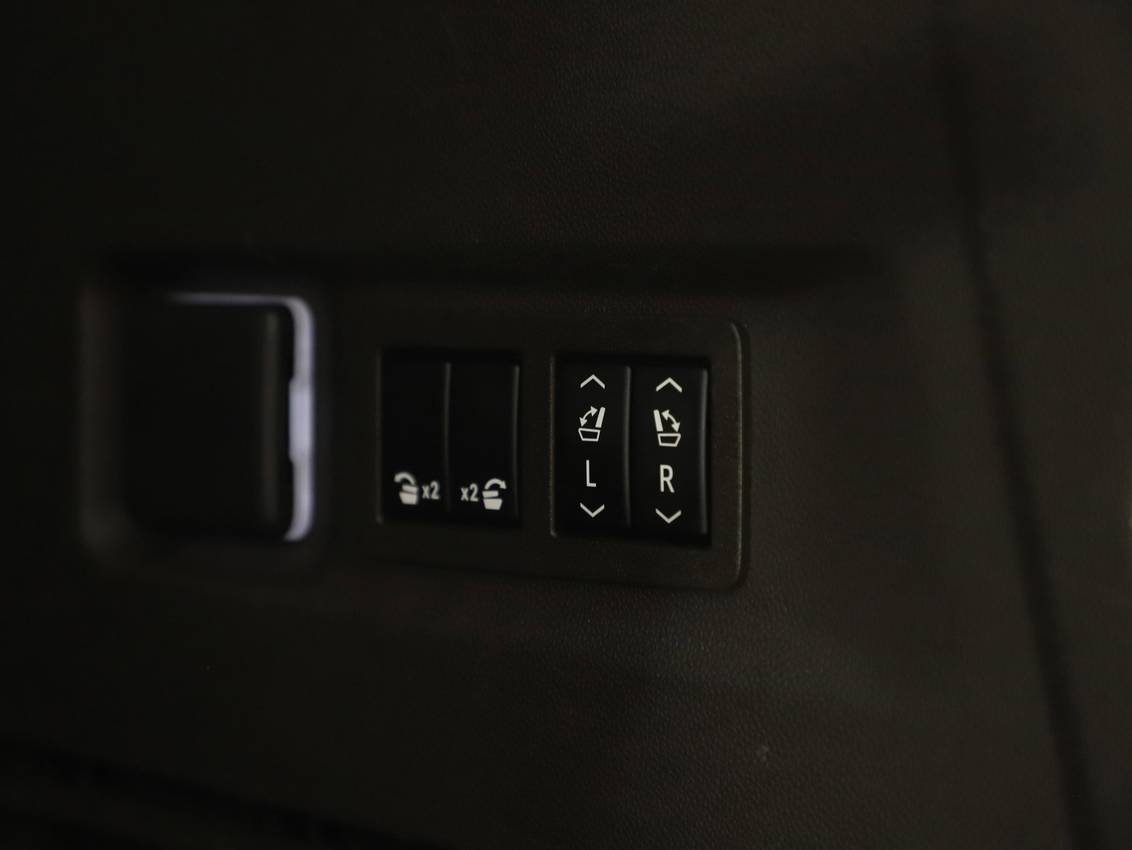 Used 2022 GMC Yukon XL Denali w/ Denali Ultimate Package image 20