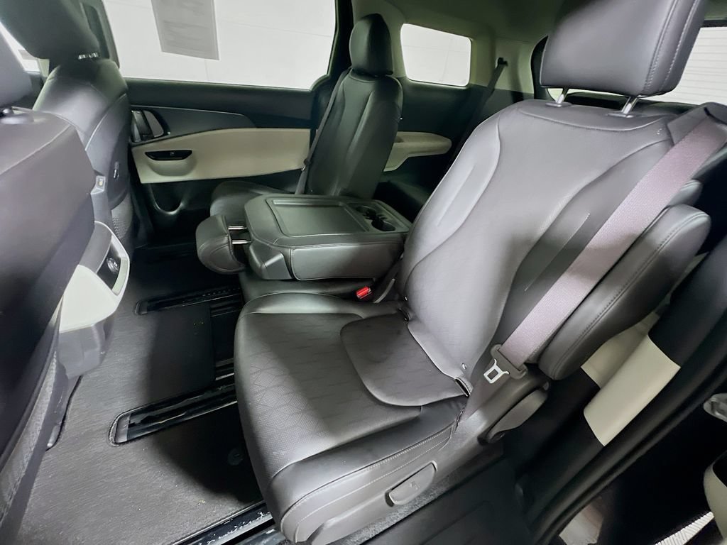 Used 2024 Kia Carnival LX FWD image 21