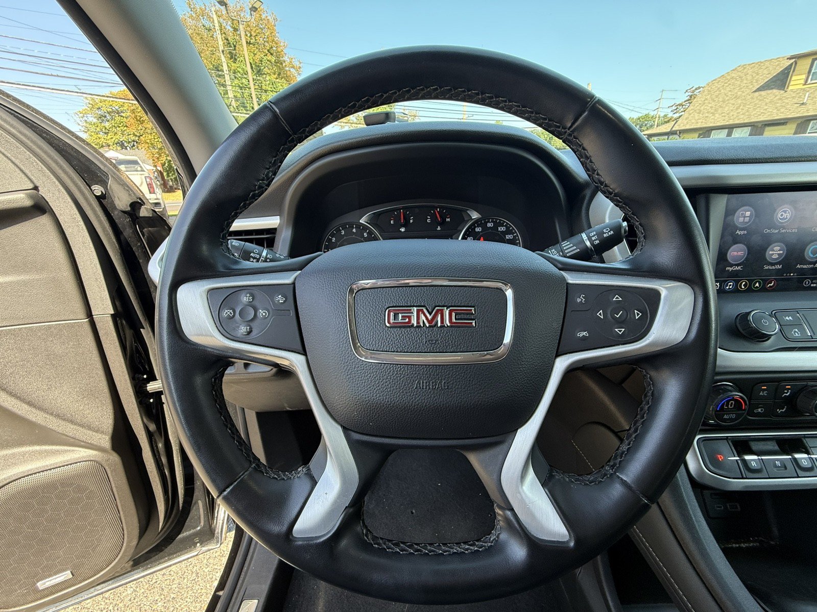 Used 2023 GMC Acadia SLT AWD/4WD image 17