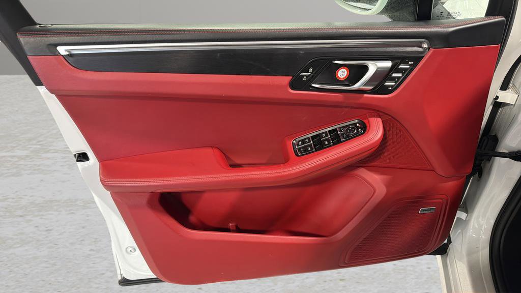 Used 2021 Porsche Macan GTS image 9