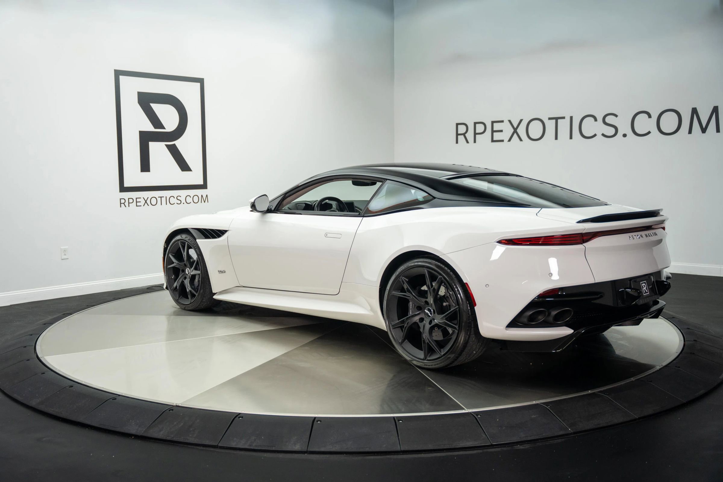 Used 2019 Aston Martin DBS Superleggera image 8