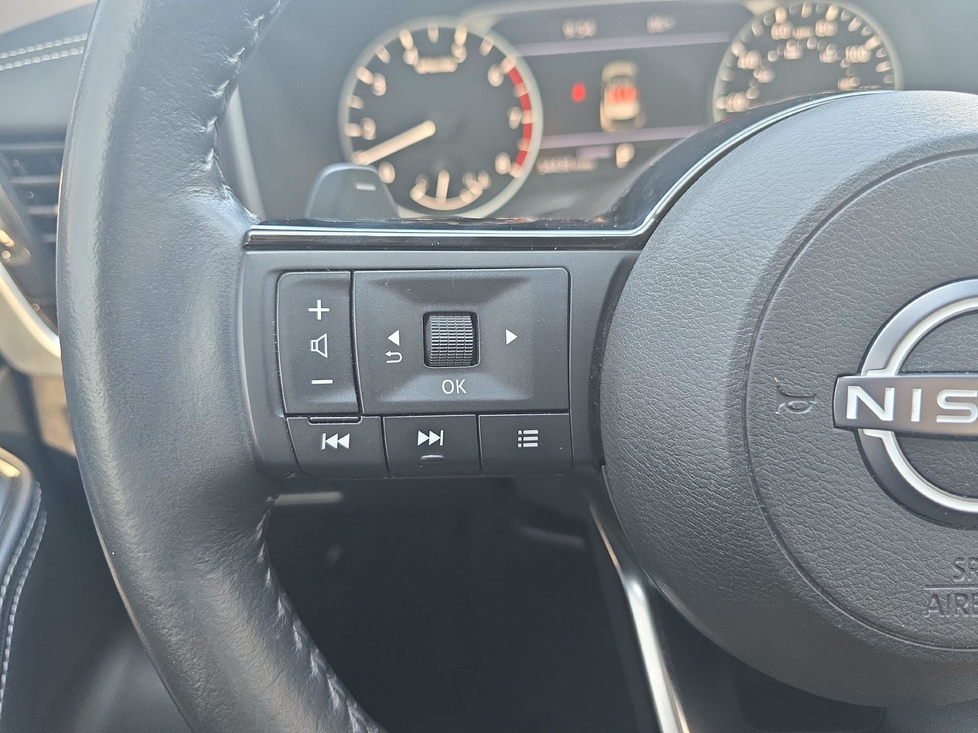 Used 2023 Nissan Rogue SL w/ SL Premium Package FWD image 17
