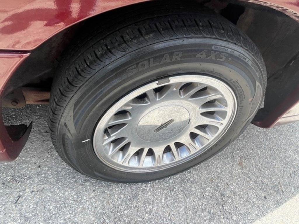 Used 2000 Lincoln Town Car Cartier RWD image 16