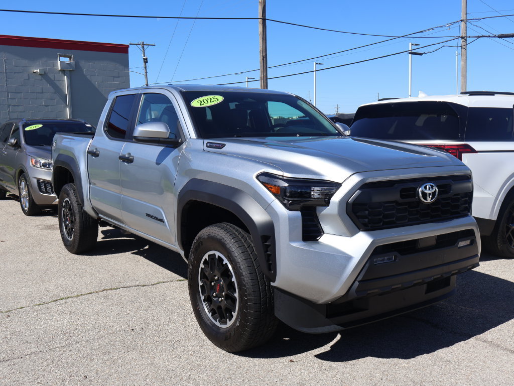 Used 2025 Toyota Tacoma TRD Off-Road AWD/4WD image 2