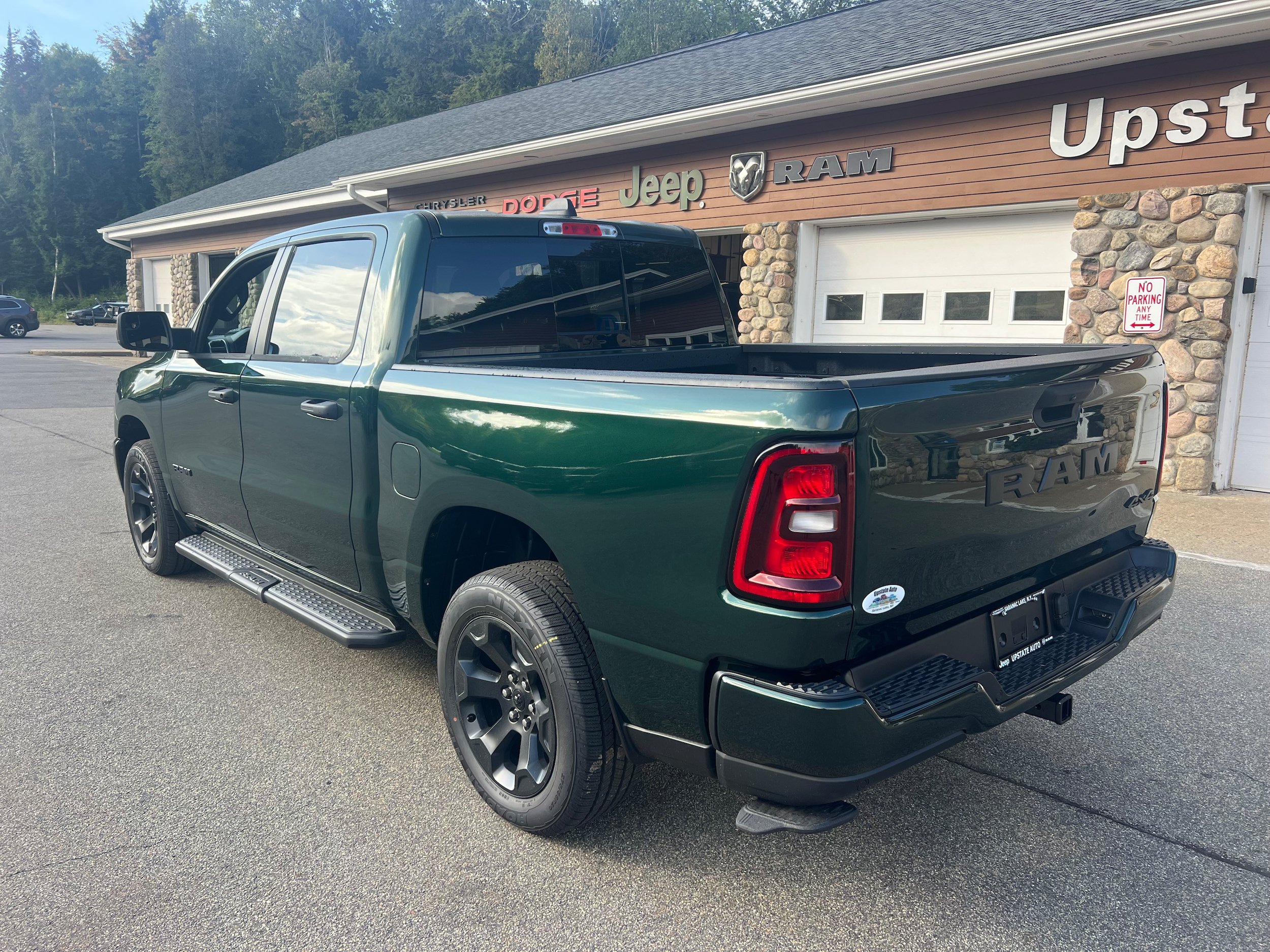 New 2026 RAM 1500 Express AWD/4WD image 7
