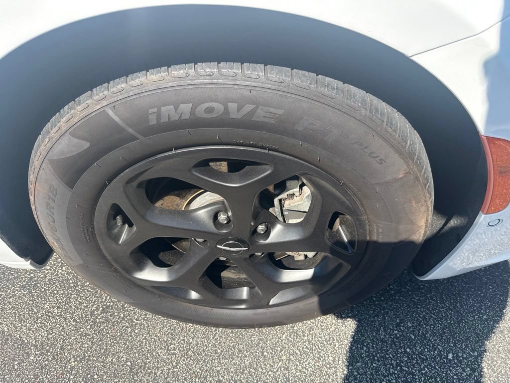 Used 2024 Chrysler Pacifica Limited FWD image 6