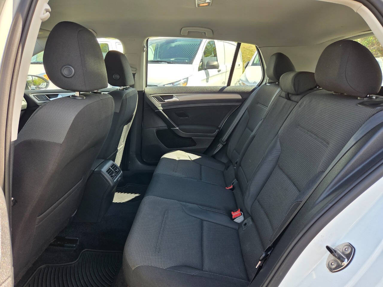 Used 2017 Volkswagen Golf S FWD image 19