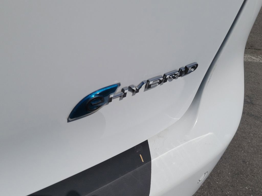 Used 2024 Chrysler Pacifica Select image 24