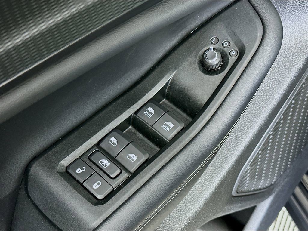 Certified 2025 Jeep Grand Cherokee Laredo w/ Luxury Tech Group I image 27