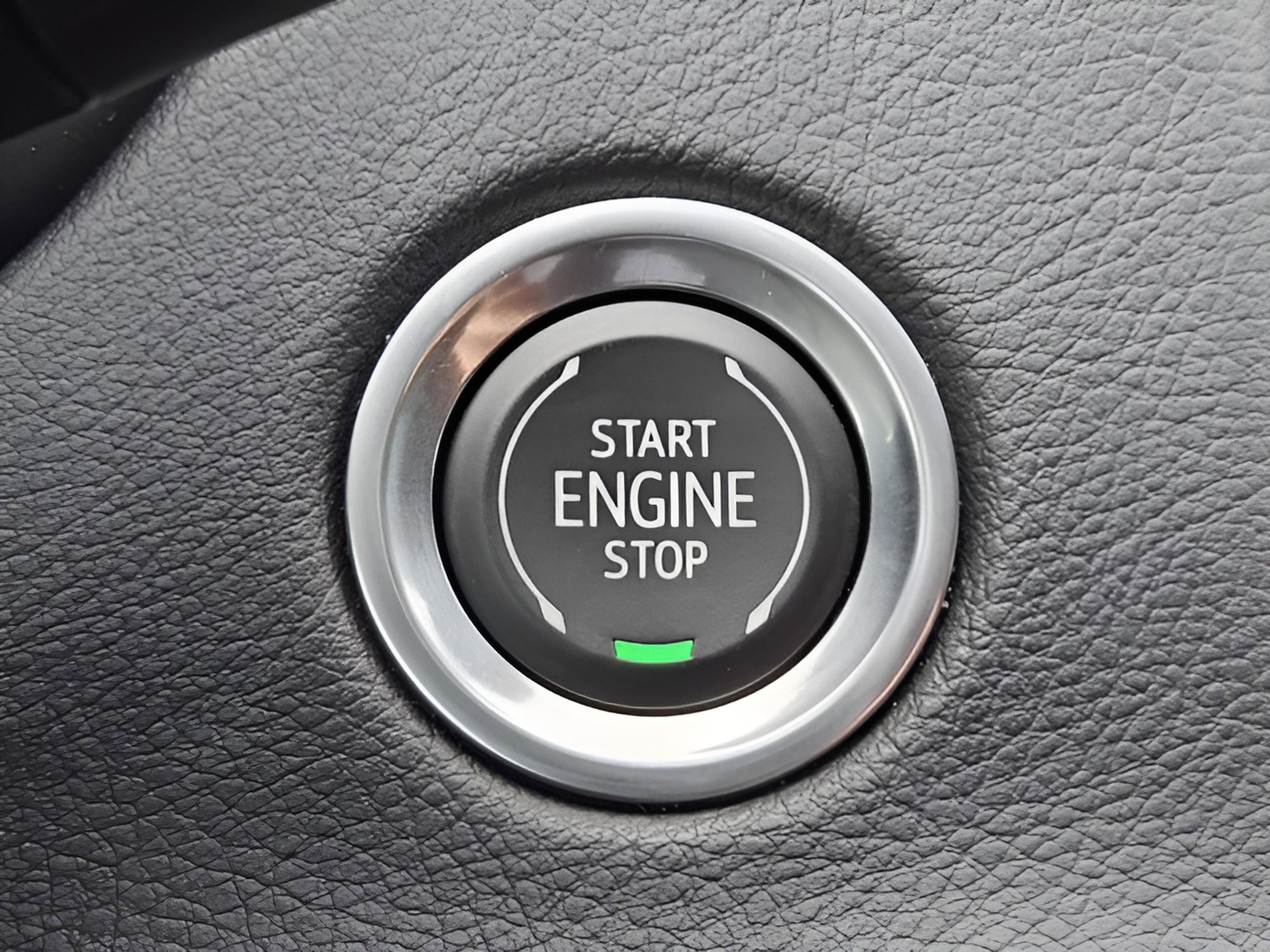 Used 2022 Cadillac XT4 Sport w/ Enhanced Visibility Package FWD image 17