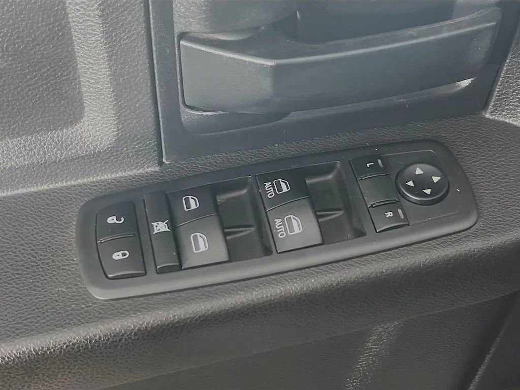 Used 2018 RAM 2500 Tradesman w/ Chrome Appearance Group AWD/4WD image 18