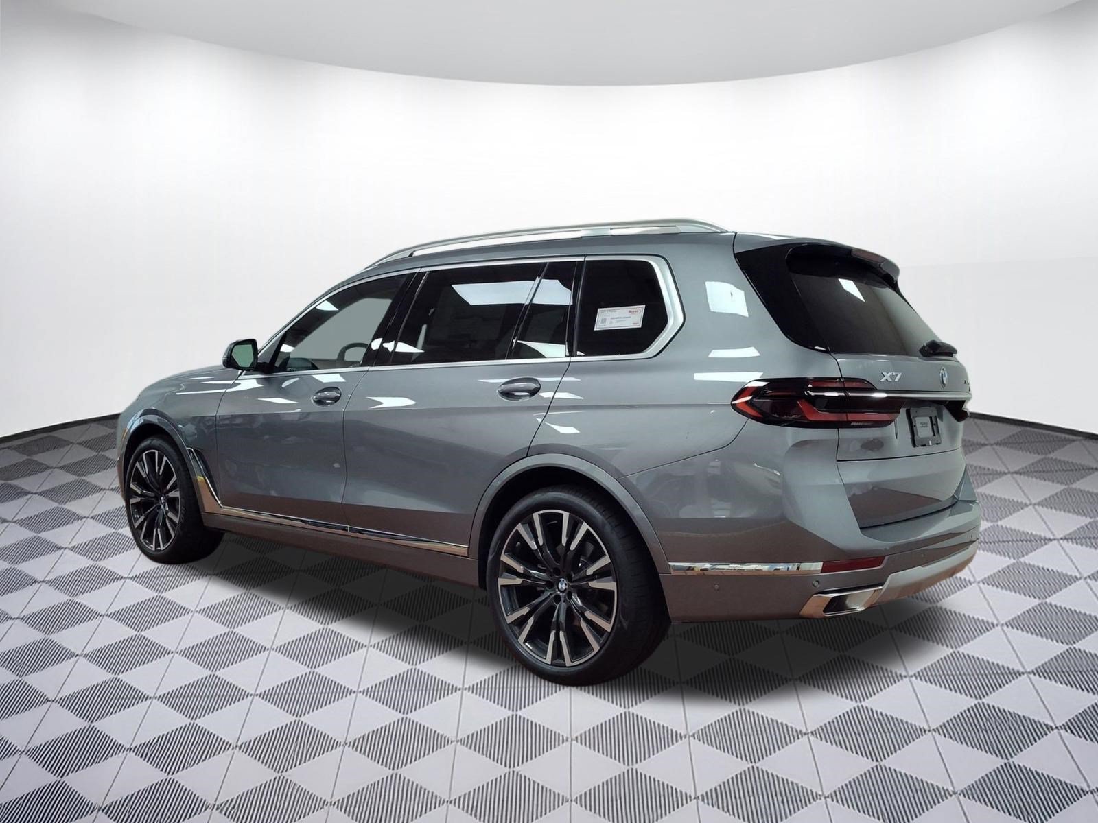Used 2025 BMW X7 xDrive40i w/ Premium Package AWD/4WD image 3