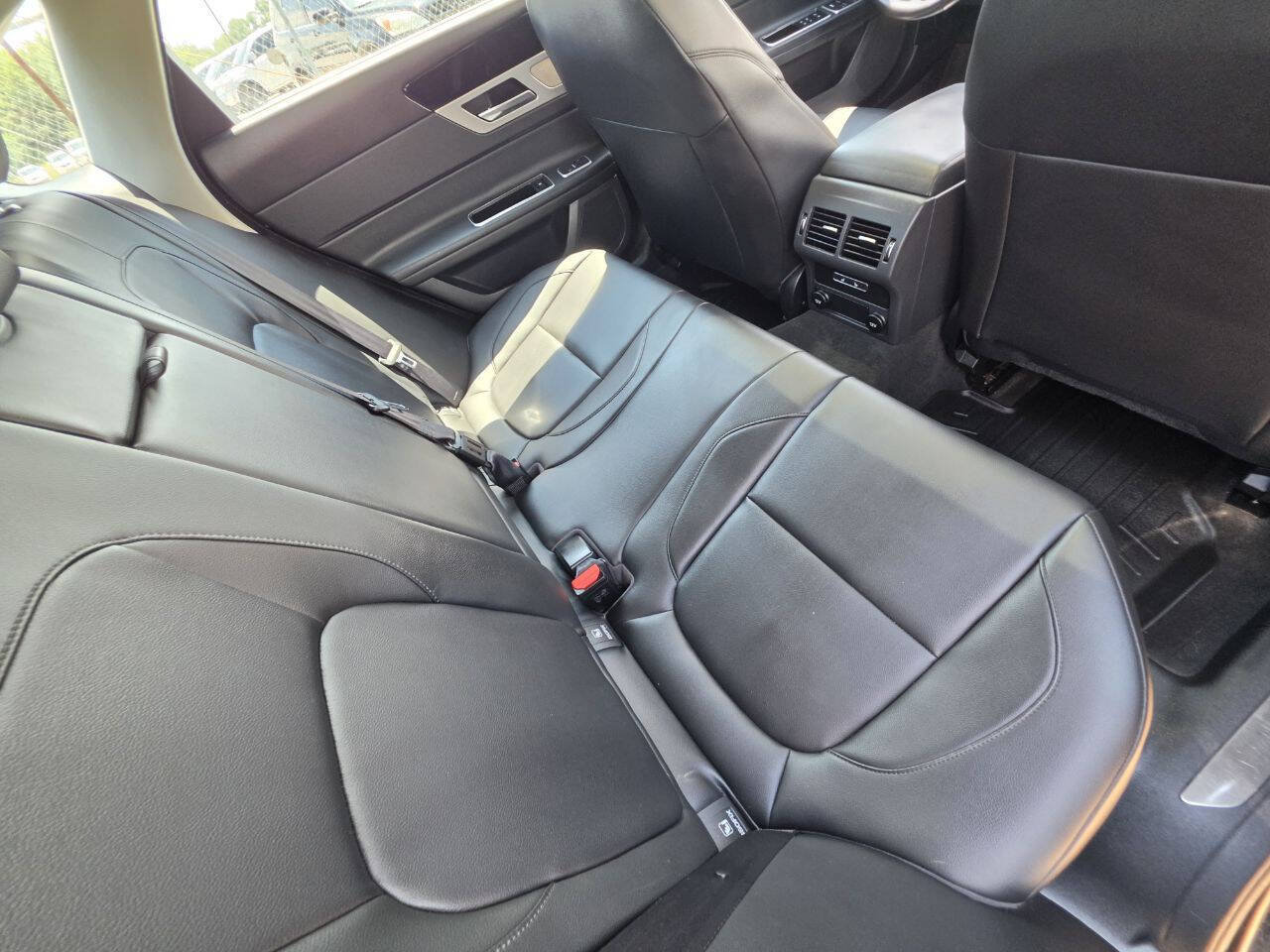 Used 2017 Jaguar XF Premium AWD/4WD image 6