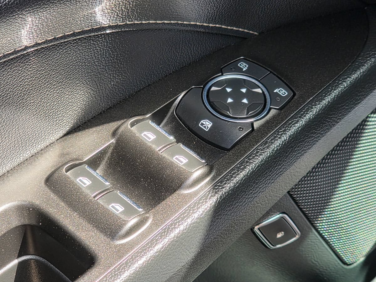 Used 2017 Ford Fusion Energi Titanium FWD image 27
