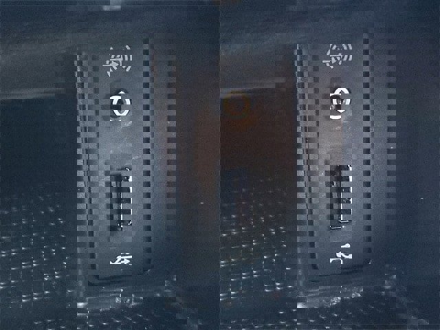 Used 2016 Volkswagen Golf S image 25