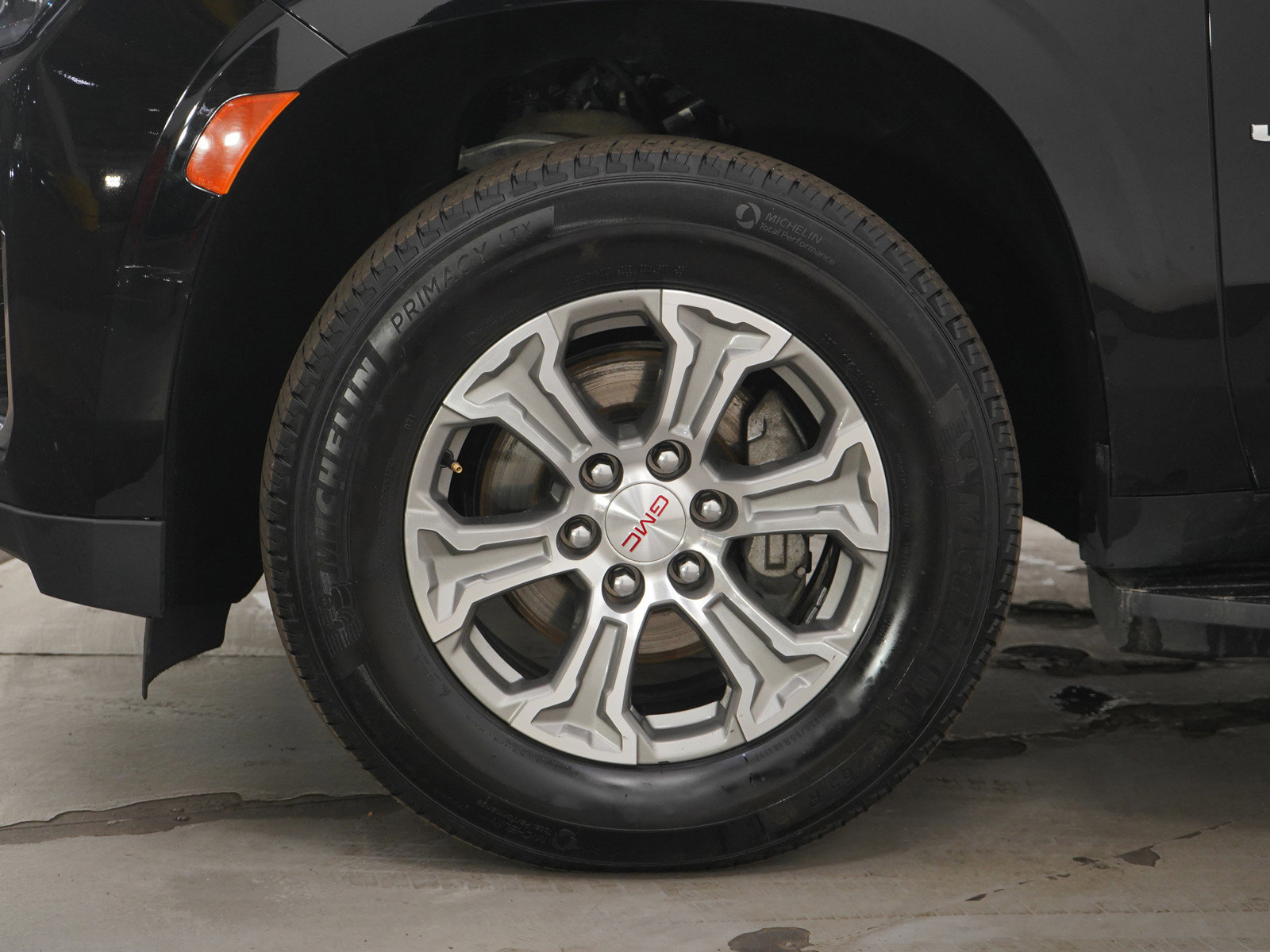 Used 2023 GMC Yukon XL SLE image 32