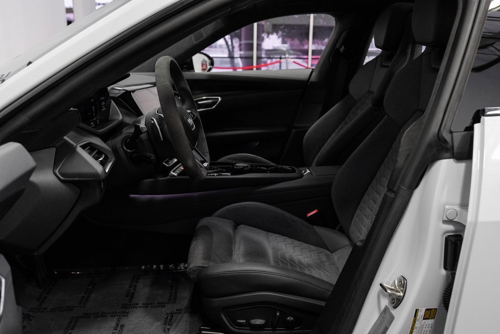 Used 2024 Audi e-tron GT Prestige image 4