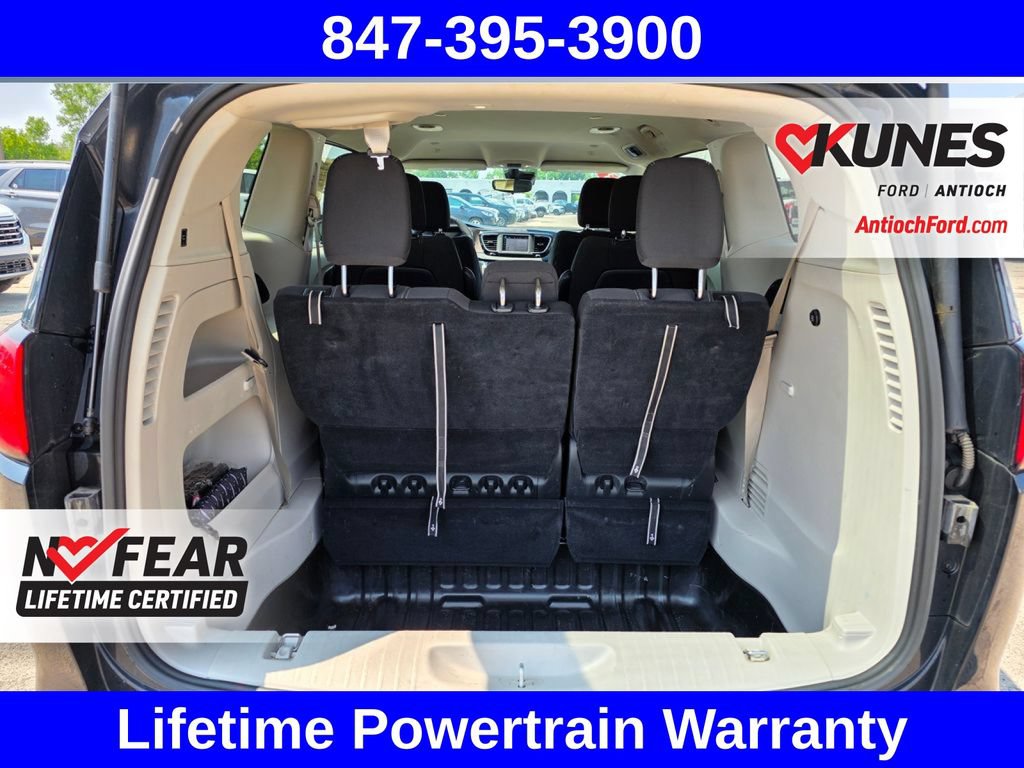 Used 2023 Chrysler Voyager LX FWD image 32