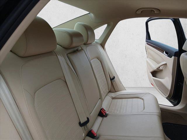 Used 2012 Volkswagen Passat 2.5 SEL FWD image 20
