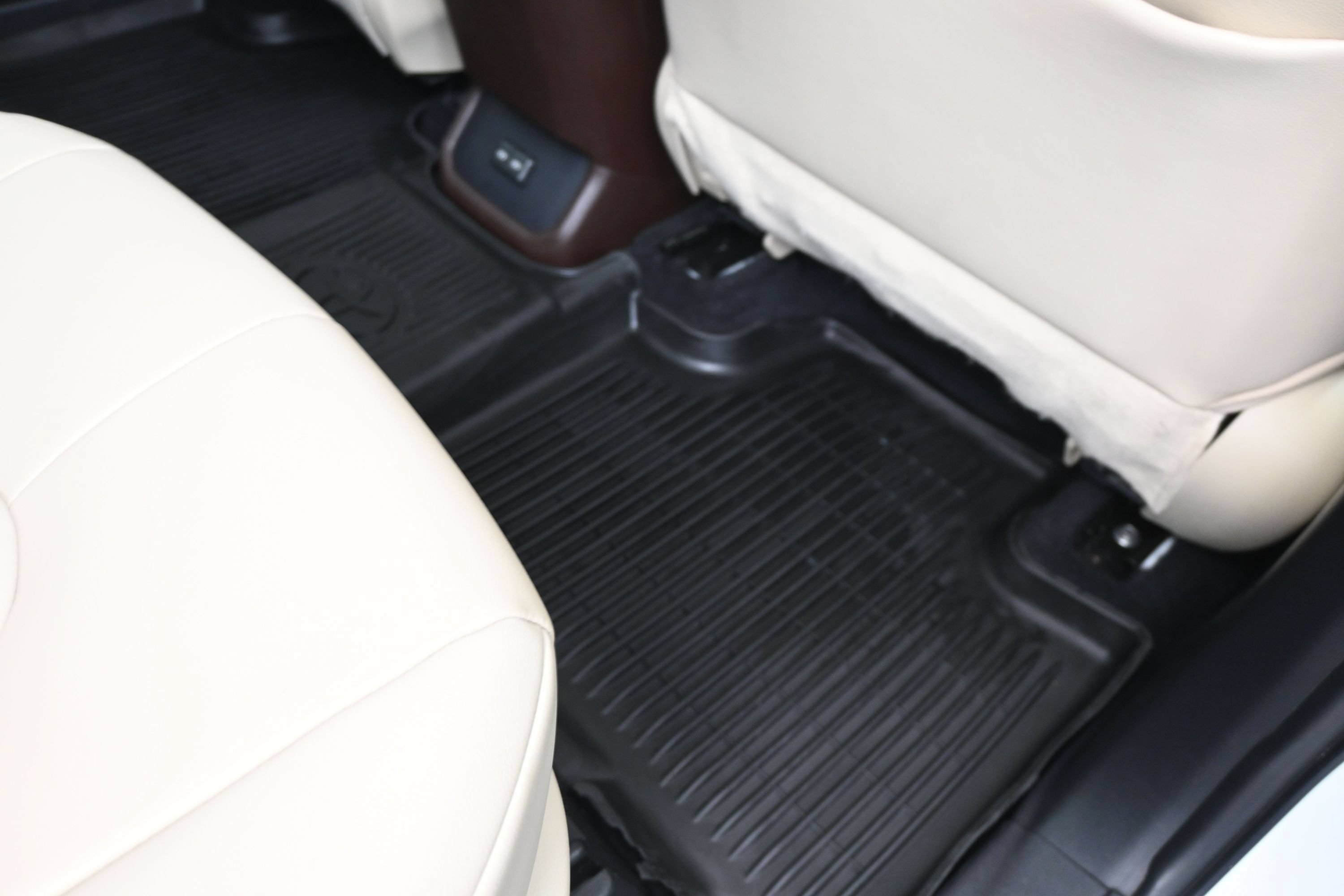 Used 2022 Toyota Highlander XLE AWD/4WD image 20