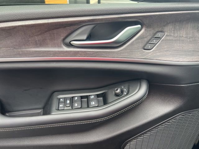Used 2024 Jeep Grand Cherokee Limited w/ Black Appearance Package RWD image 6