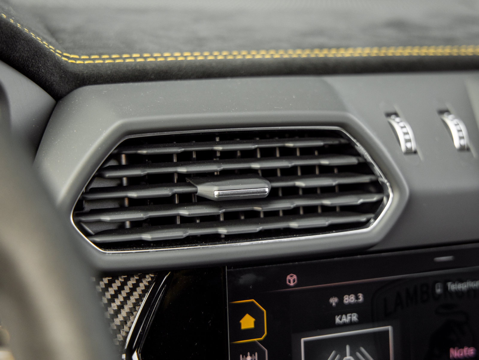 Used 2024 Lamborghini Urus Performante AWD/4WD image 35