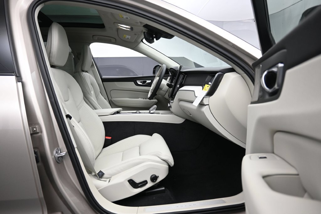 New 2027 Volvo XC60 B5 Ultra AWD/4WD image 24